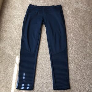 Size small Threads 4 Thought yoga pants. Good condition.